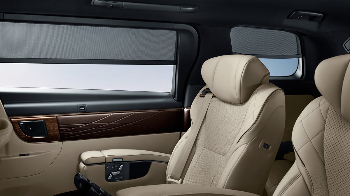 Toyota Alphard Powered sunshades