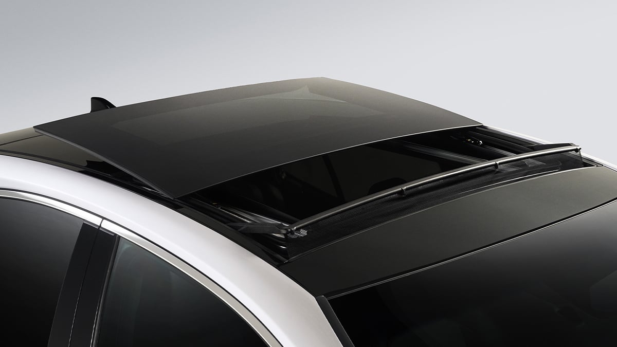 Camry Hybrid Electric: Panoramic glass roof