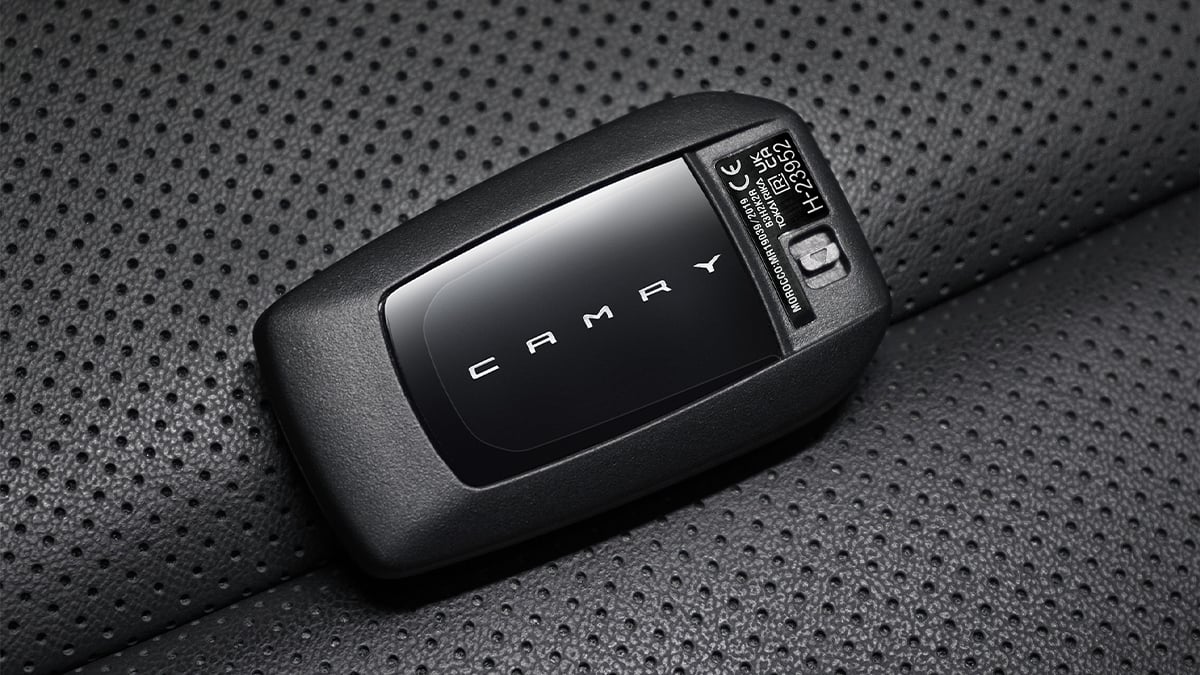 Camry Hybrid Electric: Keyless entry and push-button start