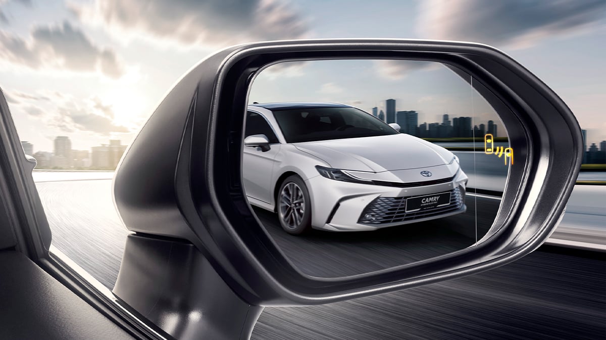 Camry Hybrid Electric: Blind-spot alerts and rear cross-traffic braking