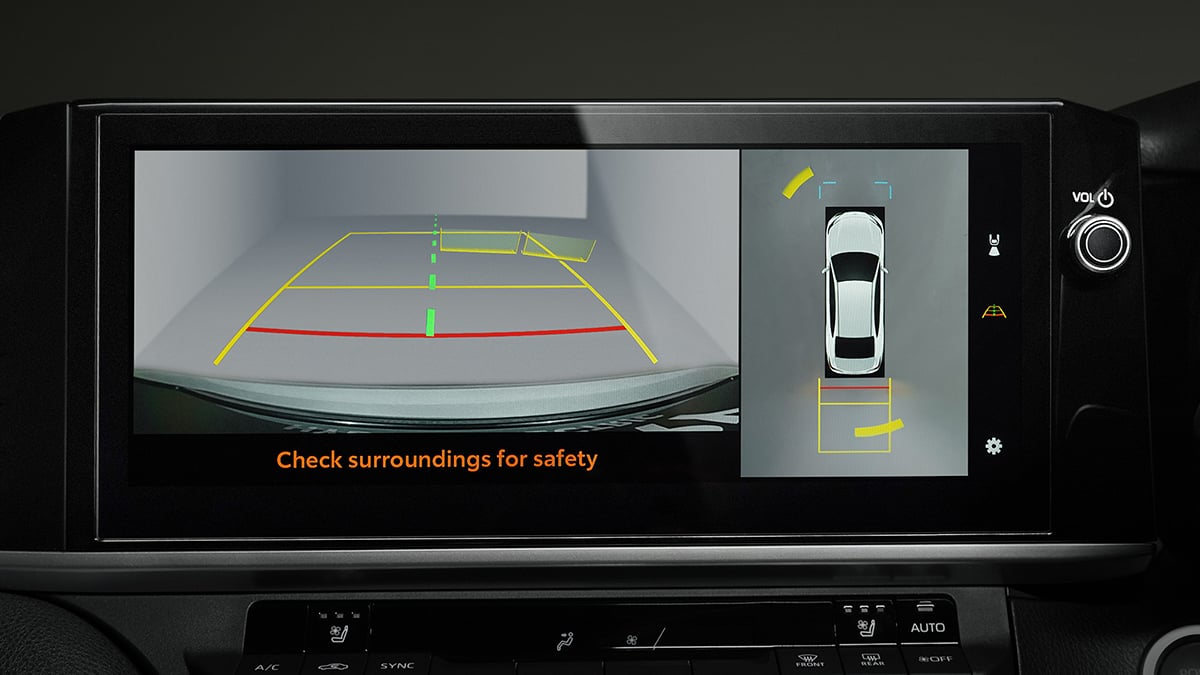 Camry Hybrid Electric: Surround-view parking camera