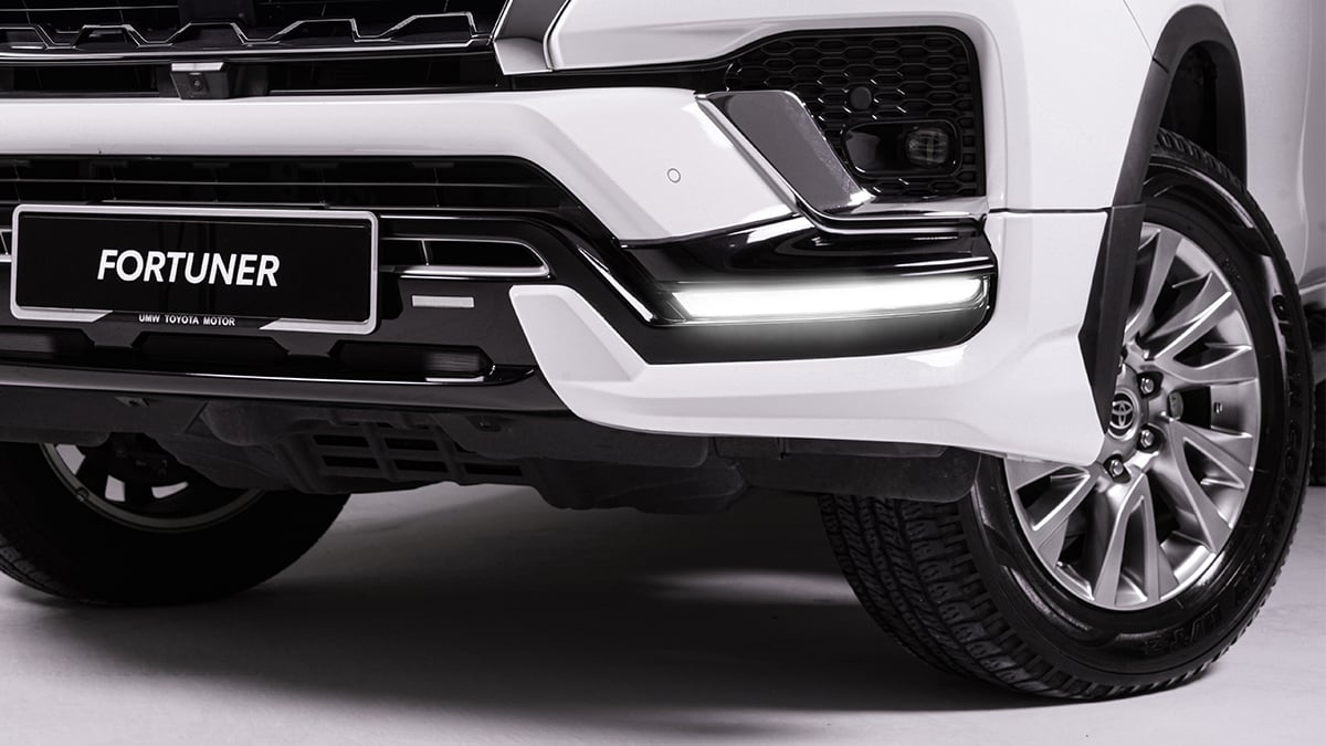 Front Fog Lamp Garnish*
