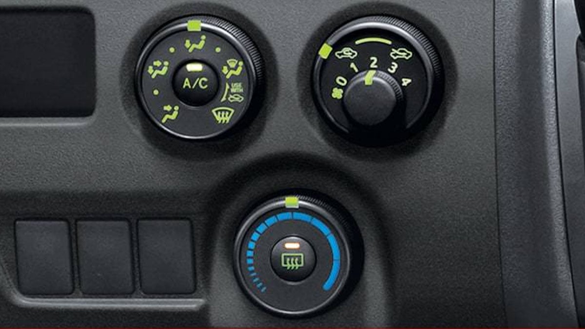Toyota Hiace Three-dial air conditioning