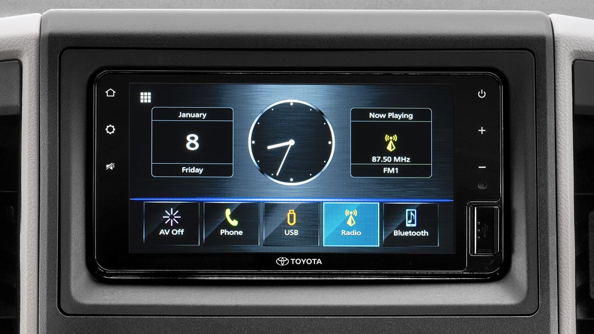 Hiace SLWB: 7-inch audio display and reversing camera