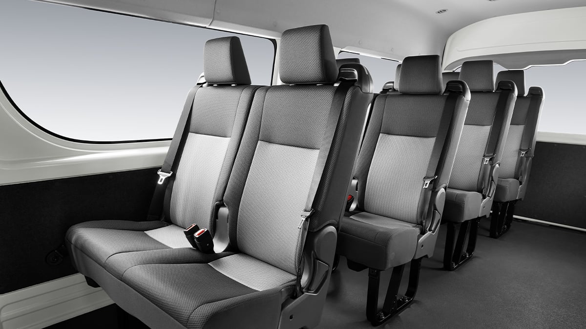 Hiace SLWB: 10-seat cabin with reclining rear seats