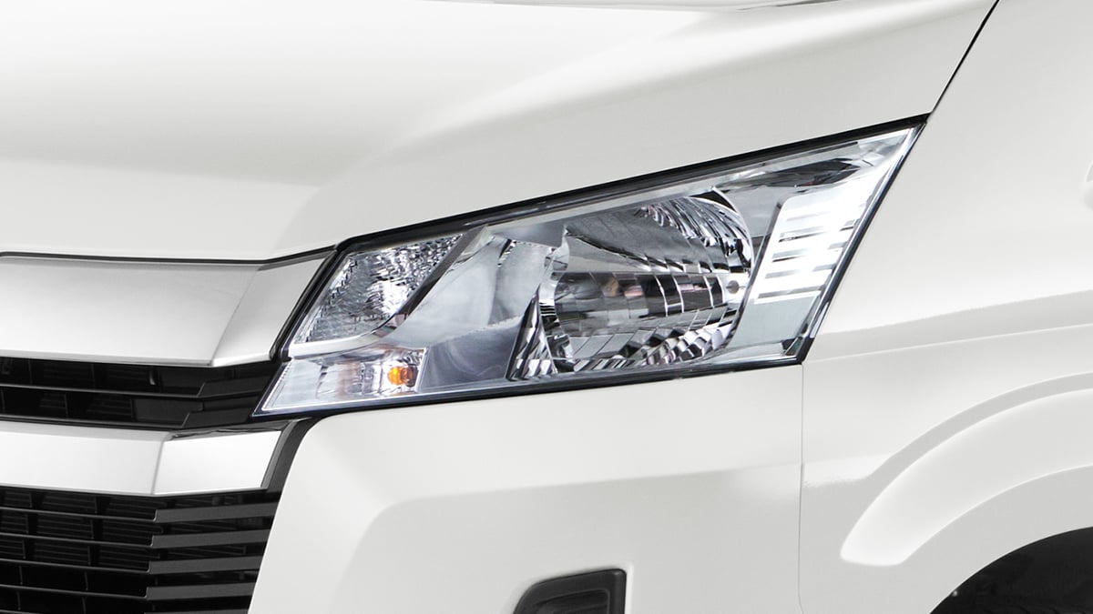 Hiace SLWB: Multi-reflector headlights