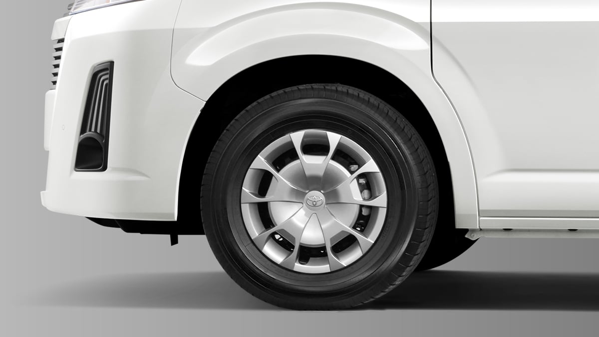Hiace SLWB: 16-inch wheels with steel caps