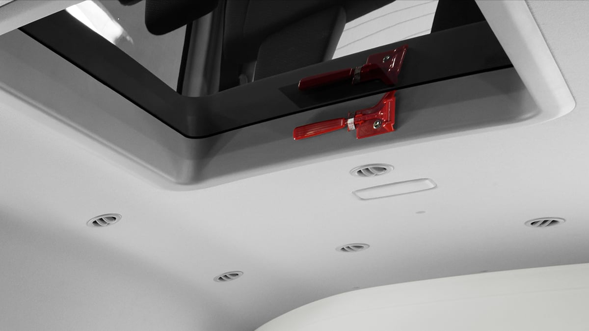 Hiace SLWB: Emergency hatch and window exits
