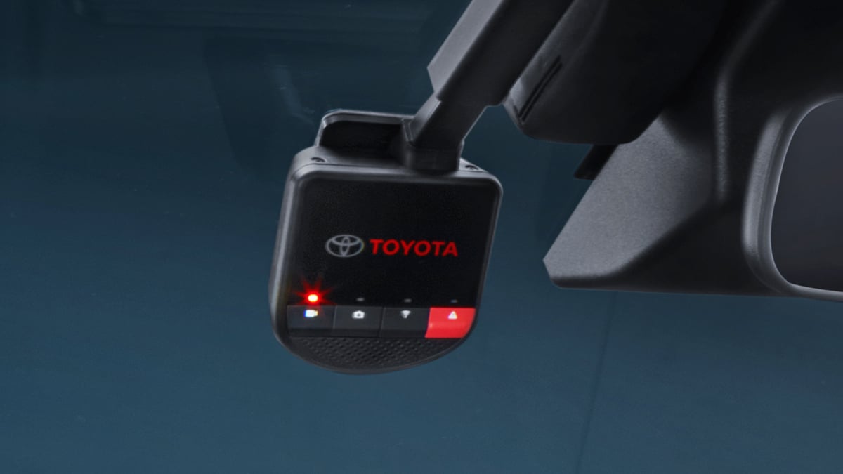 Hiace SLWB: Front dash camera