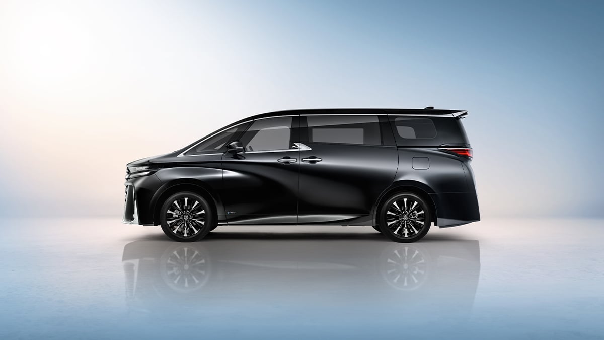 Toyota Vellfire 19-inch wheels & LED lighting