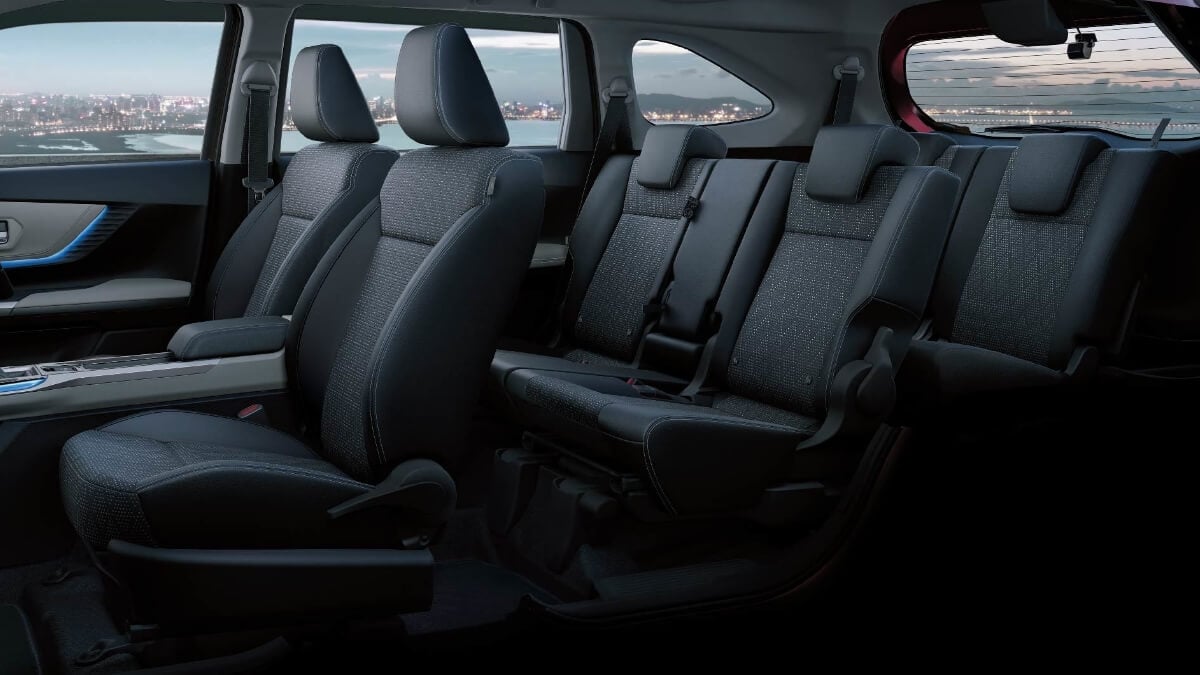 7 Seats with Multi-fold Configurations